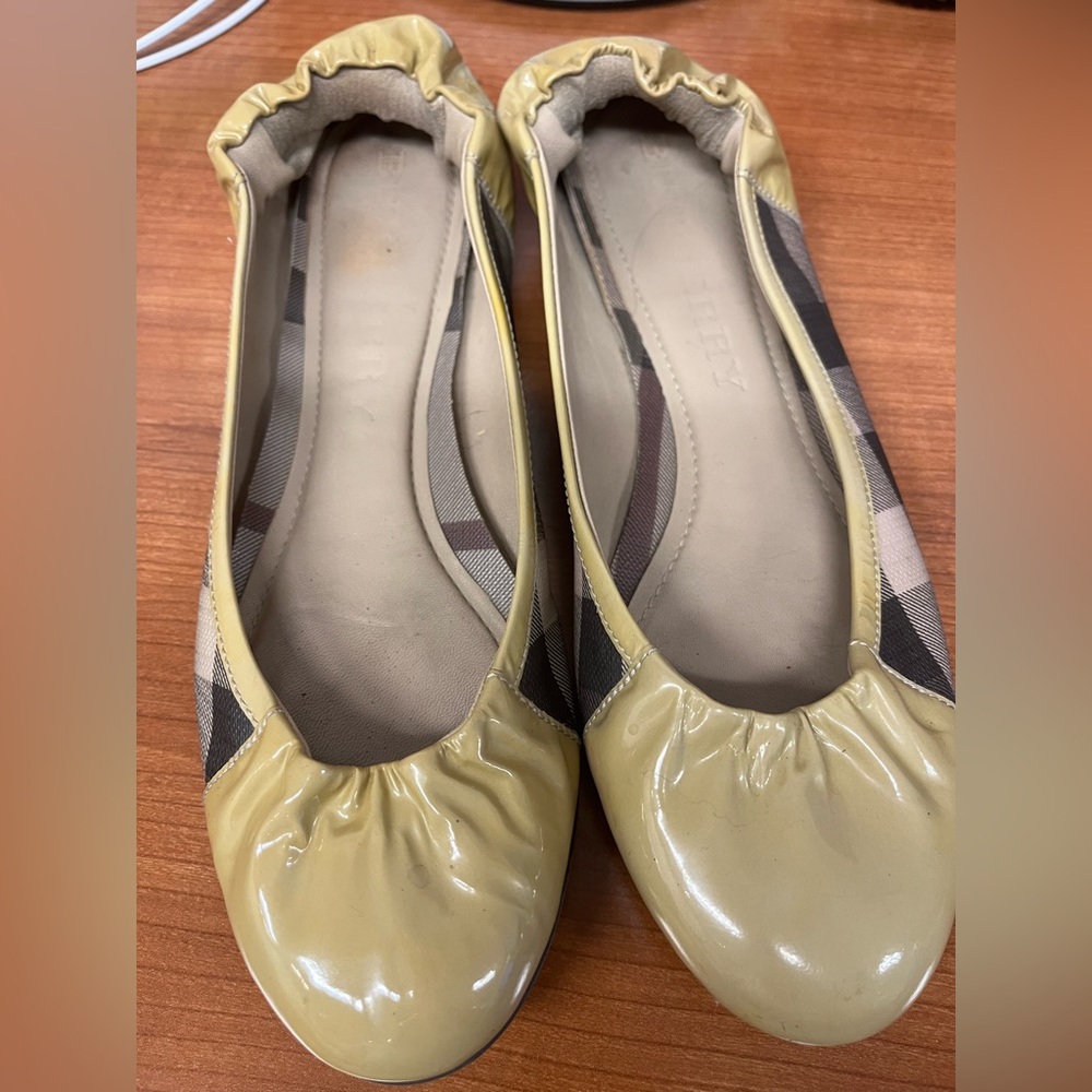 Burberry Nova Check Ballet Flats in size 37.5